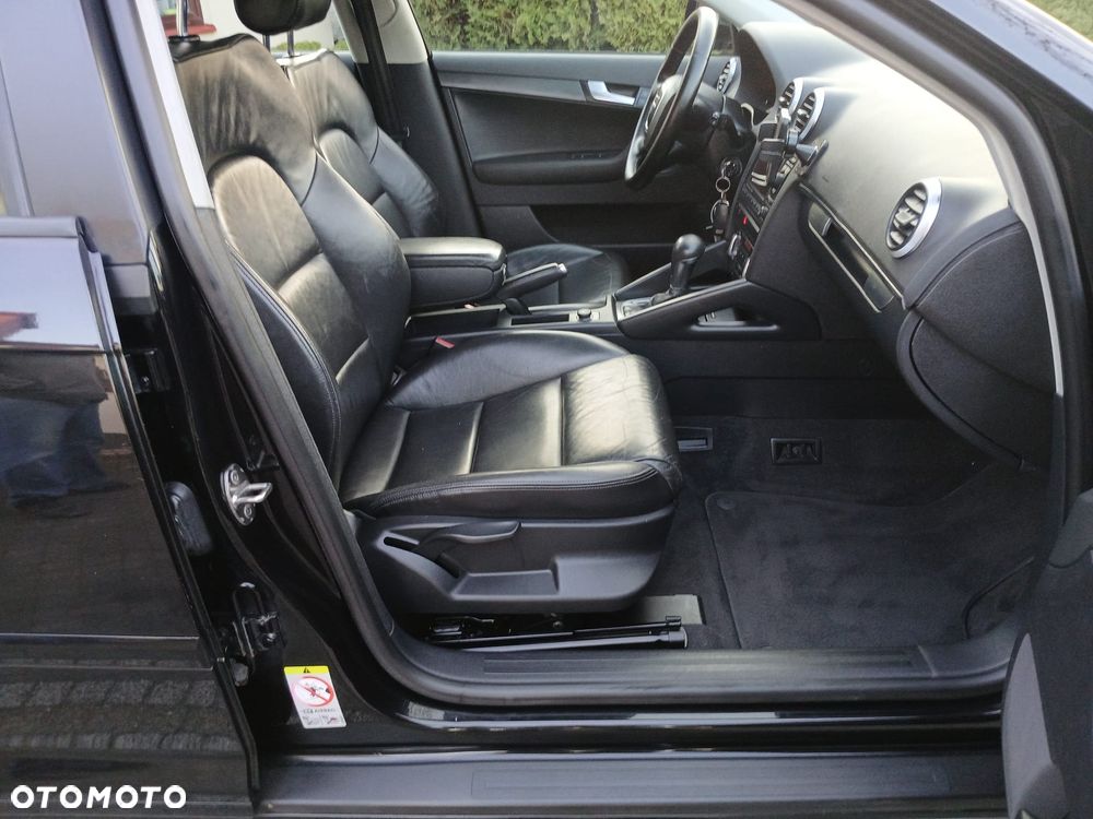 Audi A3 Sportback 1.6 TDI DPF S tronic S line Sportpaket - 19