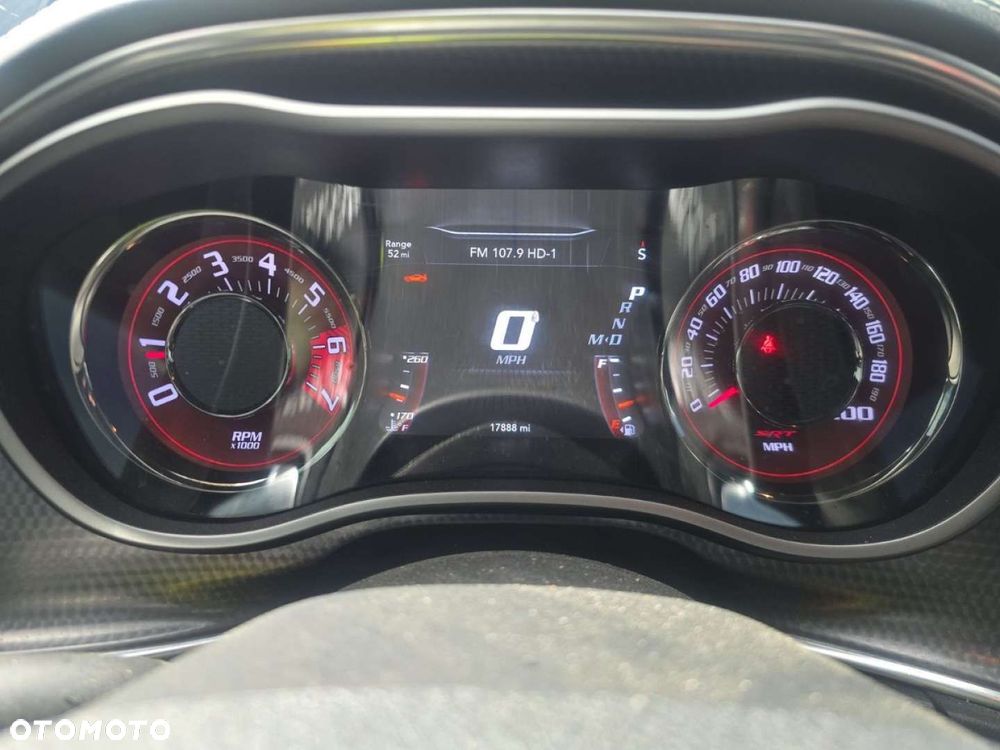 Dodge Challenger - 12