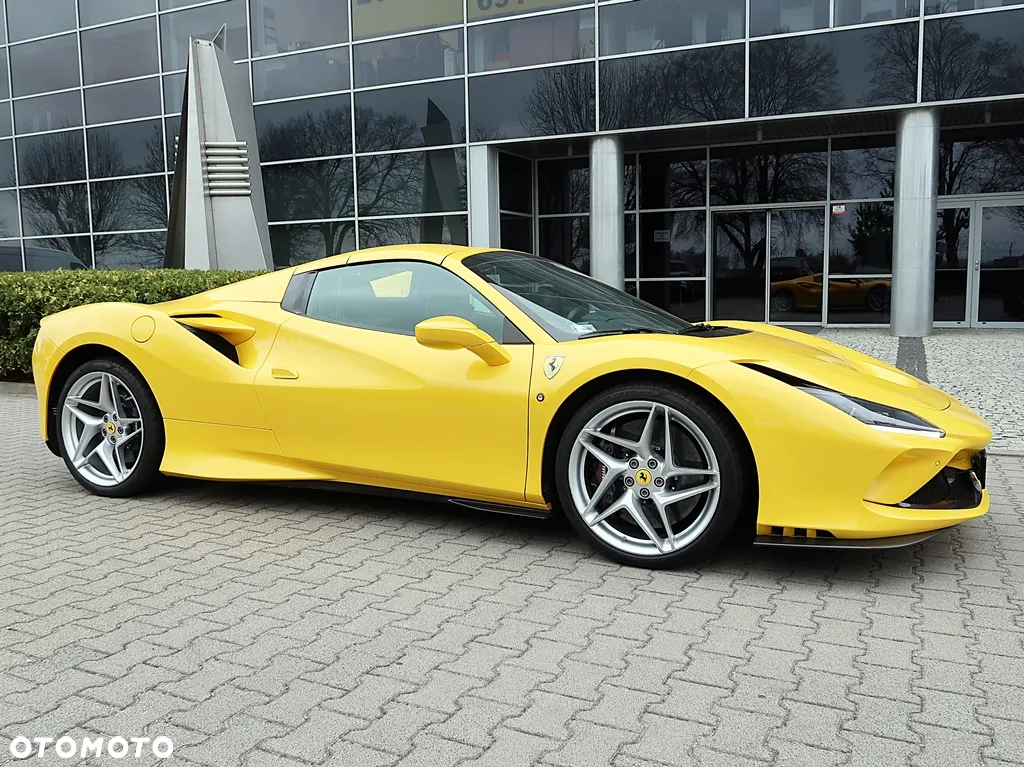 Ferrari F8 Spider - 5