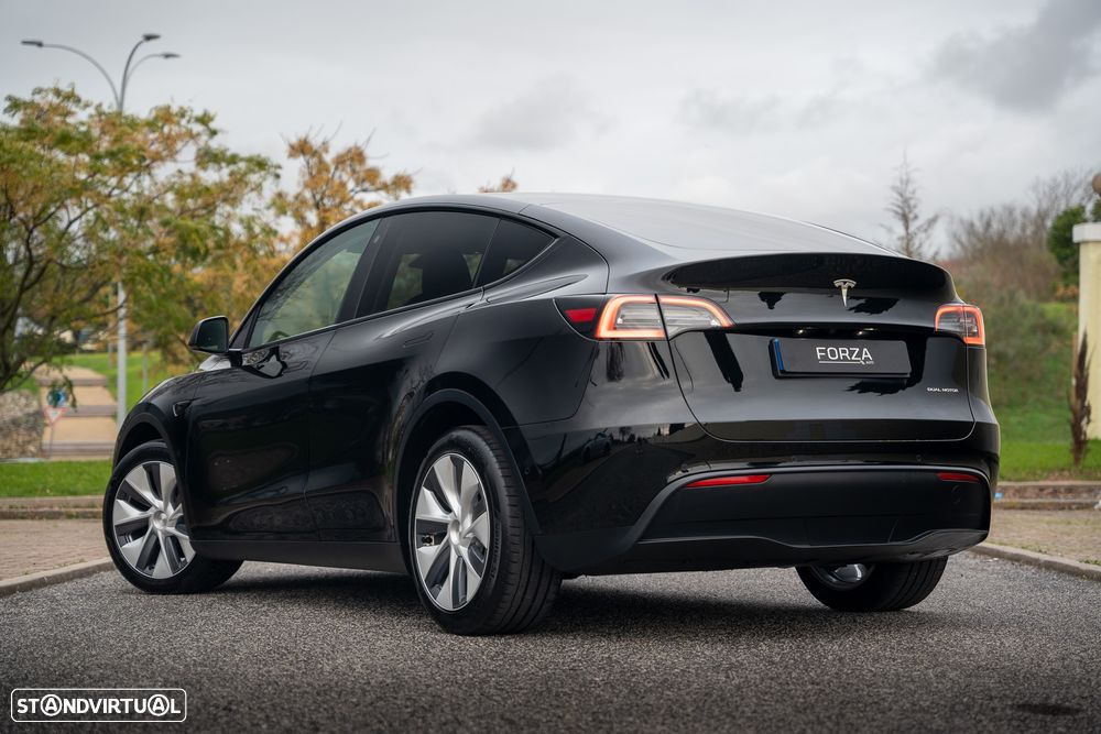 Tesla Model Y Long Range Dual Motor AWD - 2
