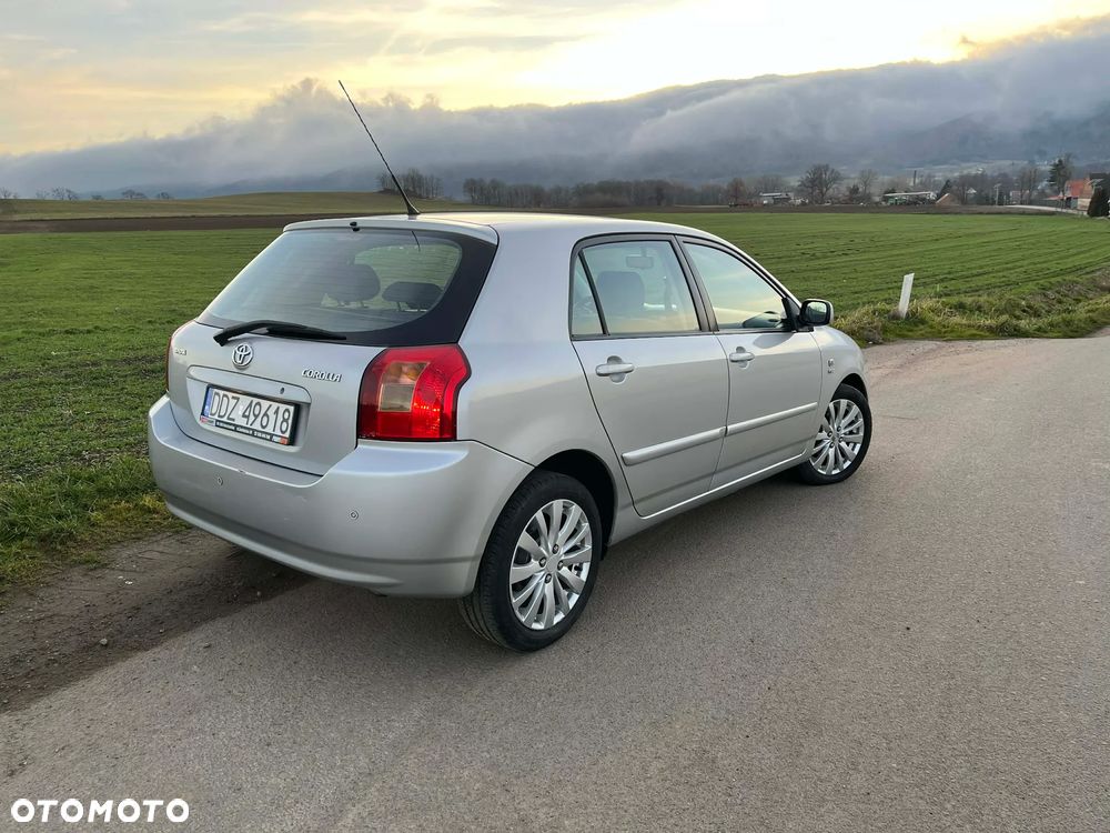 Toyota Corolla - 4