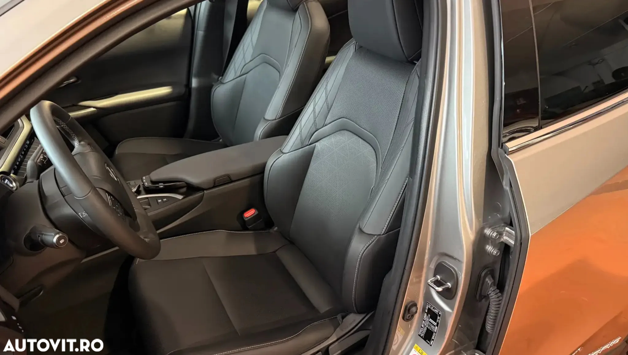 Lexus UX 250h 2.0L HEV 20H- (178 HP) 4X2 CVT Executive - 10
