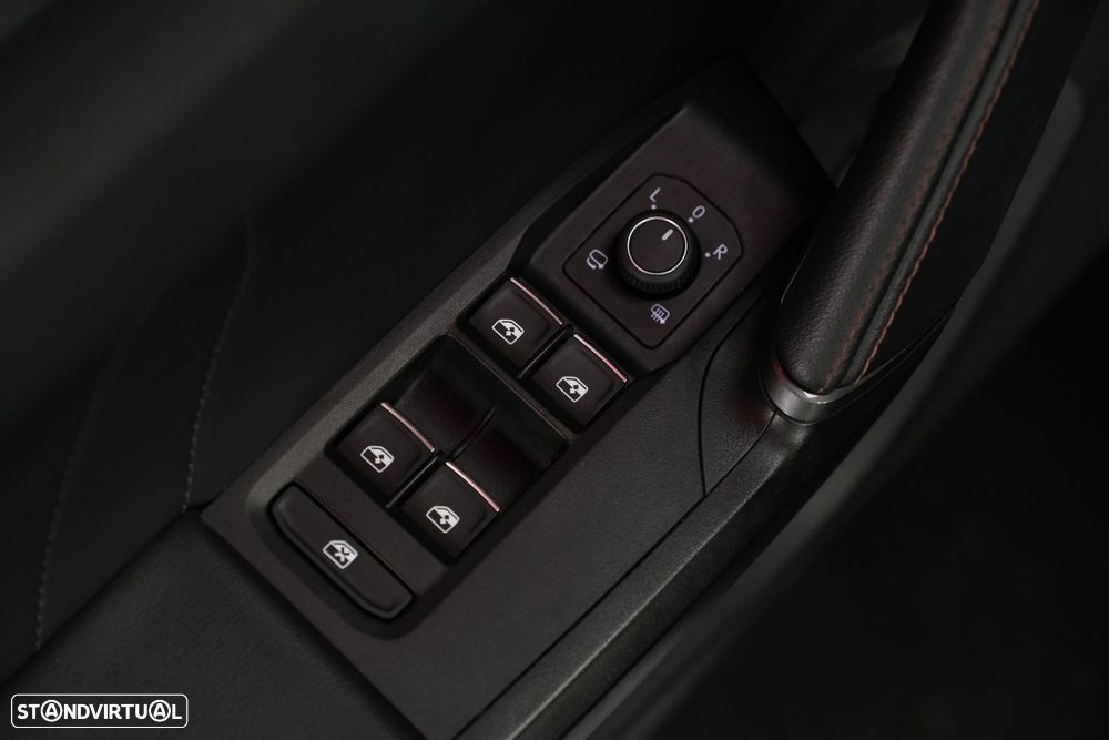 Cupra Leon 1.4 e-Hybrid MID DSG - 33