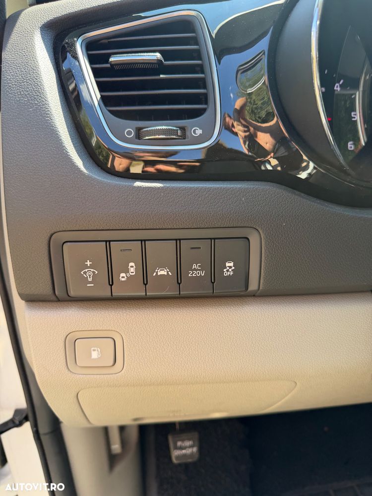 Kia Carnival - 9