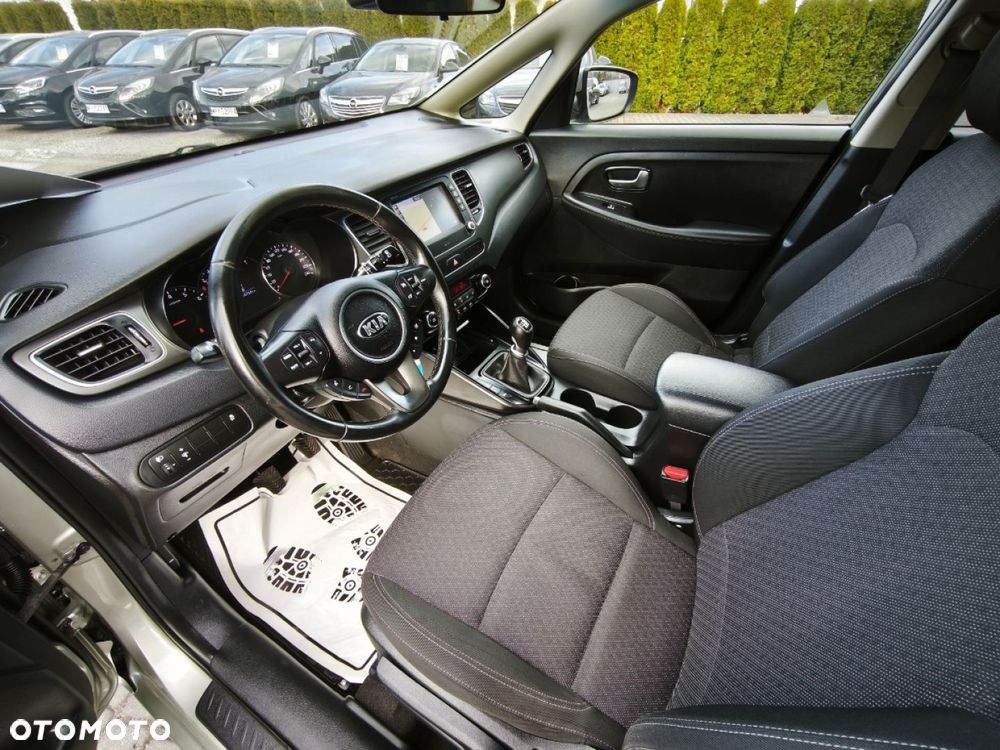 Kia Carens - 7