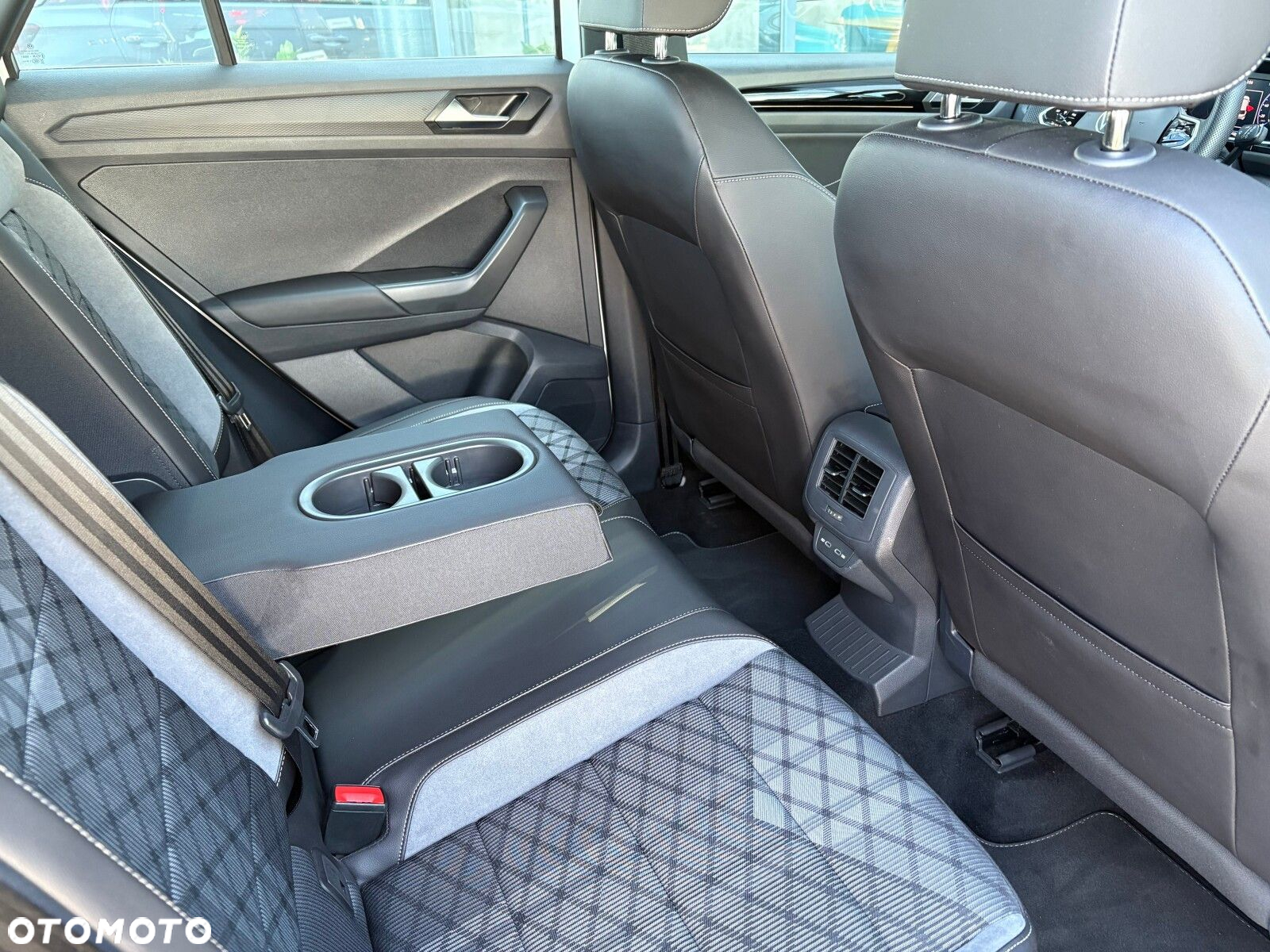 Volkswagen T-Roc 1.5 TSI R-Line - 15