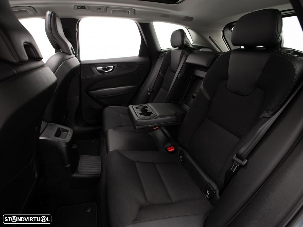 Volvo XC 60 2.0 T6 PHEV R-Design AWD - 9