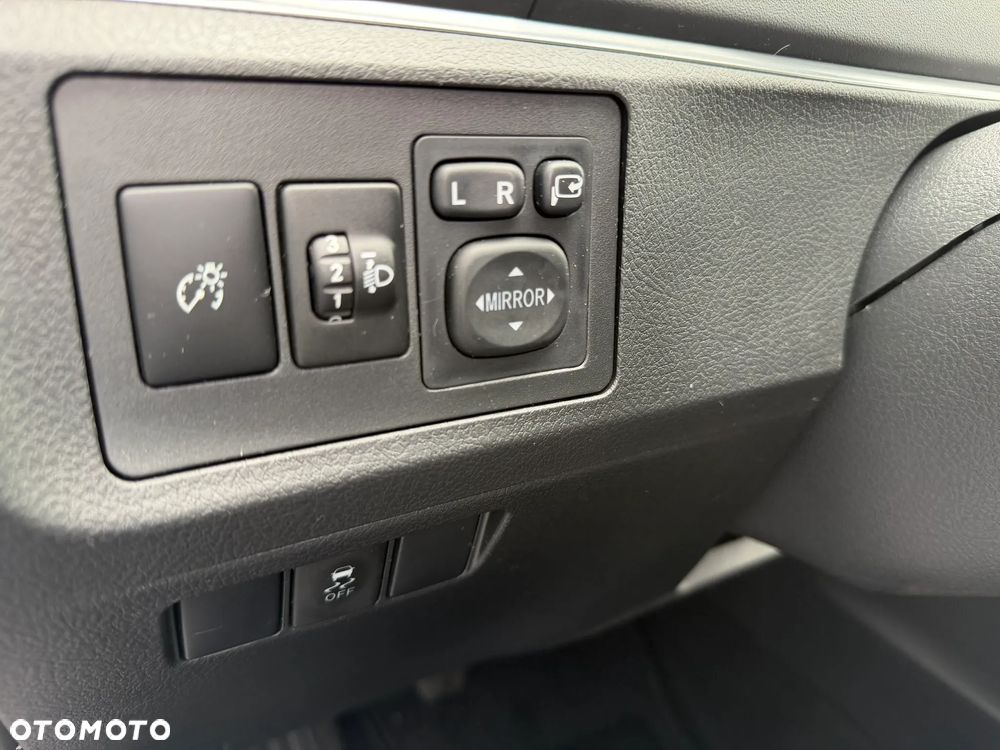 Toyota Avensis 1.8 Premium - 9