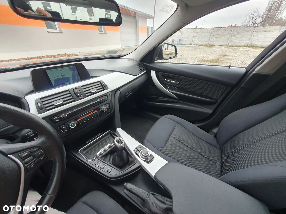 BMW Seria 3 318d DPF - 13