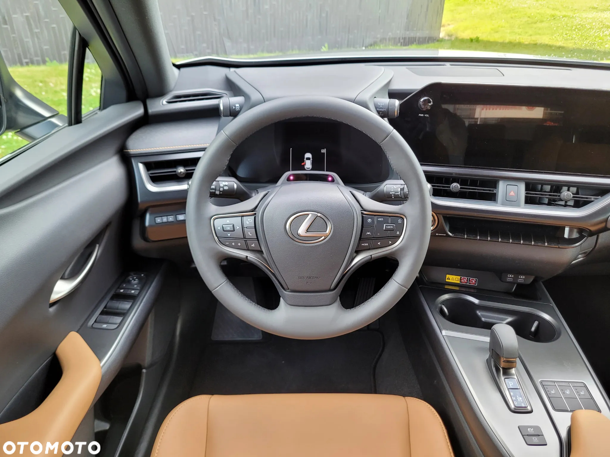 Lexus UX 300h F Sport Design - 16