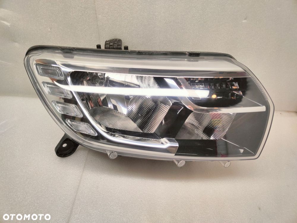dacia sandero i zw z led lampa prawy przód 260105925r - 2