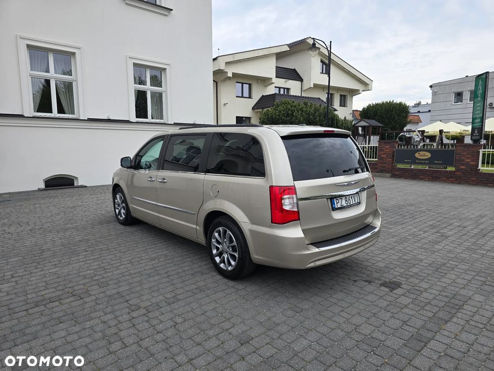 Chrysler Town & Country 3.6 Limited - 12