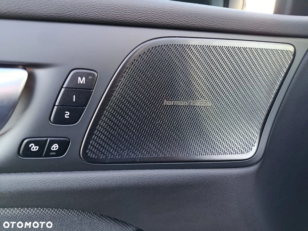 Volvo V60 T8 AWD Plug-In Hybrid Ultimate Dark - 11