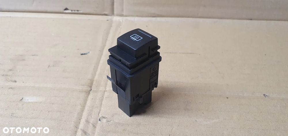 Przełącznik włącznik grzania szyby Skoda Superb 3U0959621A - 2