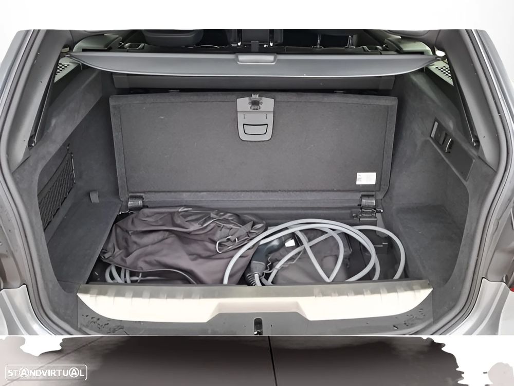 BMW 320 e Pack Desportivo M Auto - 11