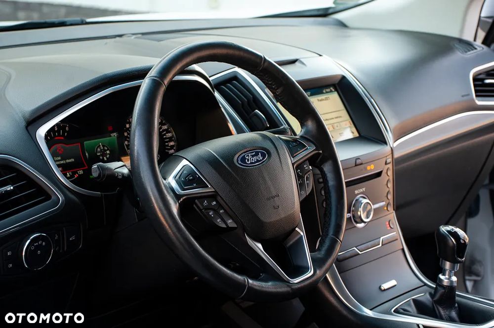 Ford Edge 2.0 TDCi 4x4 Titanium - 34