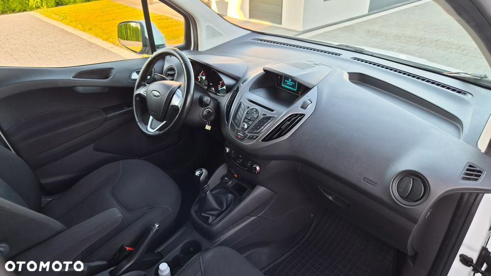 Ford Transit Courier - 19