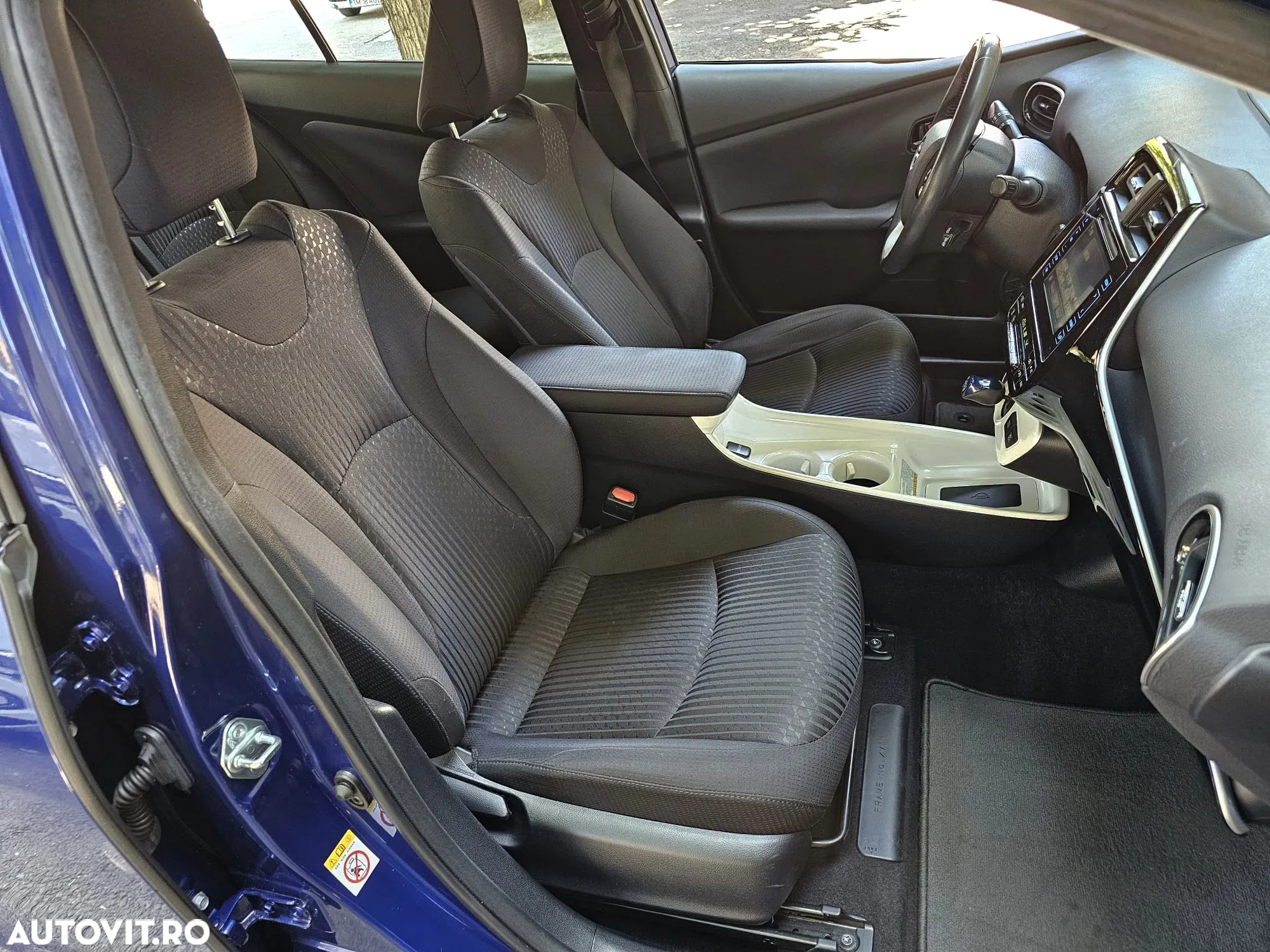 Toyota Prius (Hybrid) Comfort - 6
