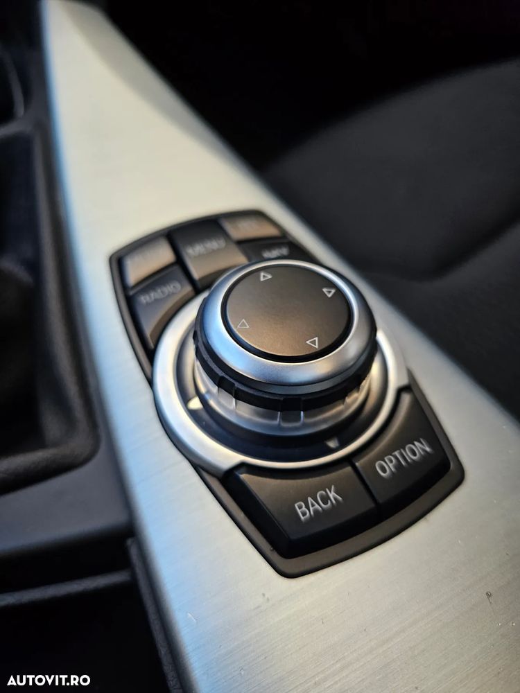 BMW Seria 3 318d xDrive Touring - 7