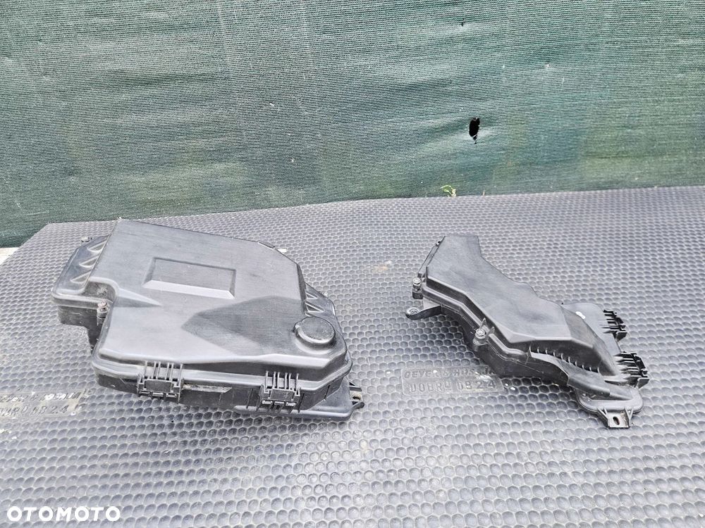 Obudowa Oslona Skrzynka Bezpiecznikow Pokrywa Uszczelka Komputer Sterownik Silnika Europa Audi A6 C6 - 1