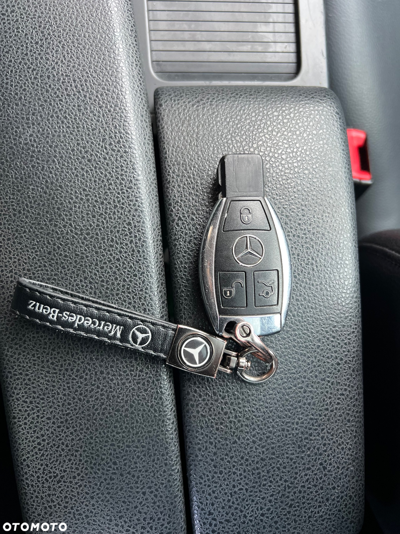 Mercedes-Benz Klasa C 180 CGI Automatik BlueEFFICIENCY Avantgarde - 22