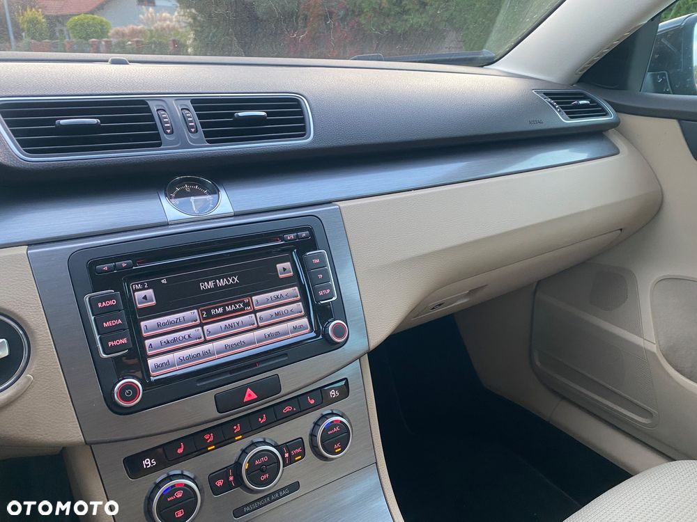 Volkswagen Passat - 11