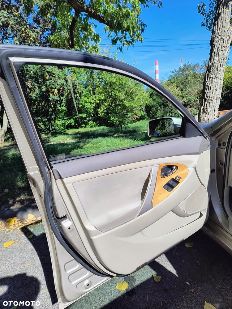 Toyota Camry - 17