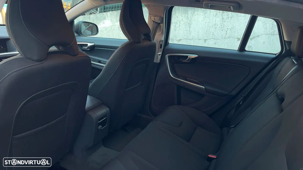 Volvo V60 DRIVe Momentum - 21