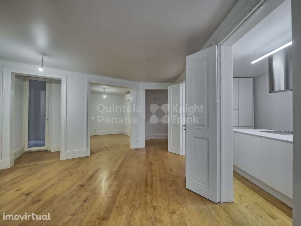 Apartamento T2+1 duplex com terraço, sem móveis em Lisboa - Grande imagem: 2/20