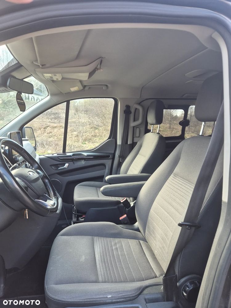 Ford Tourneo Custom - 8