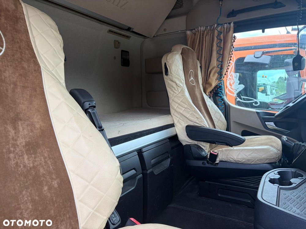 Mercedes-Benz ACTROS - 1