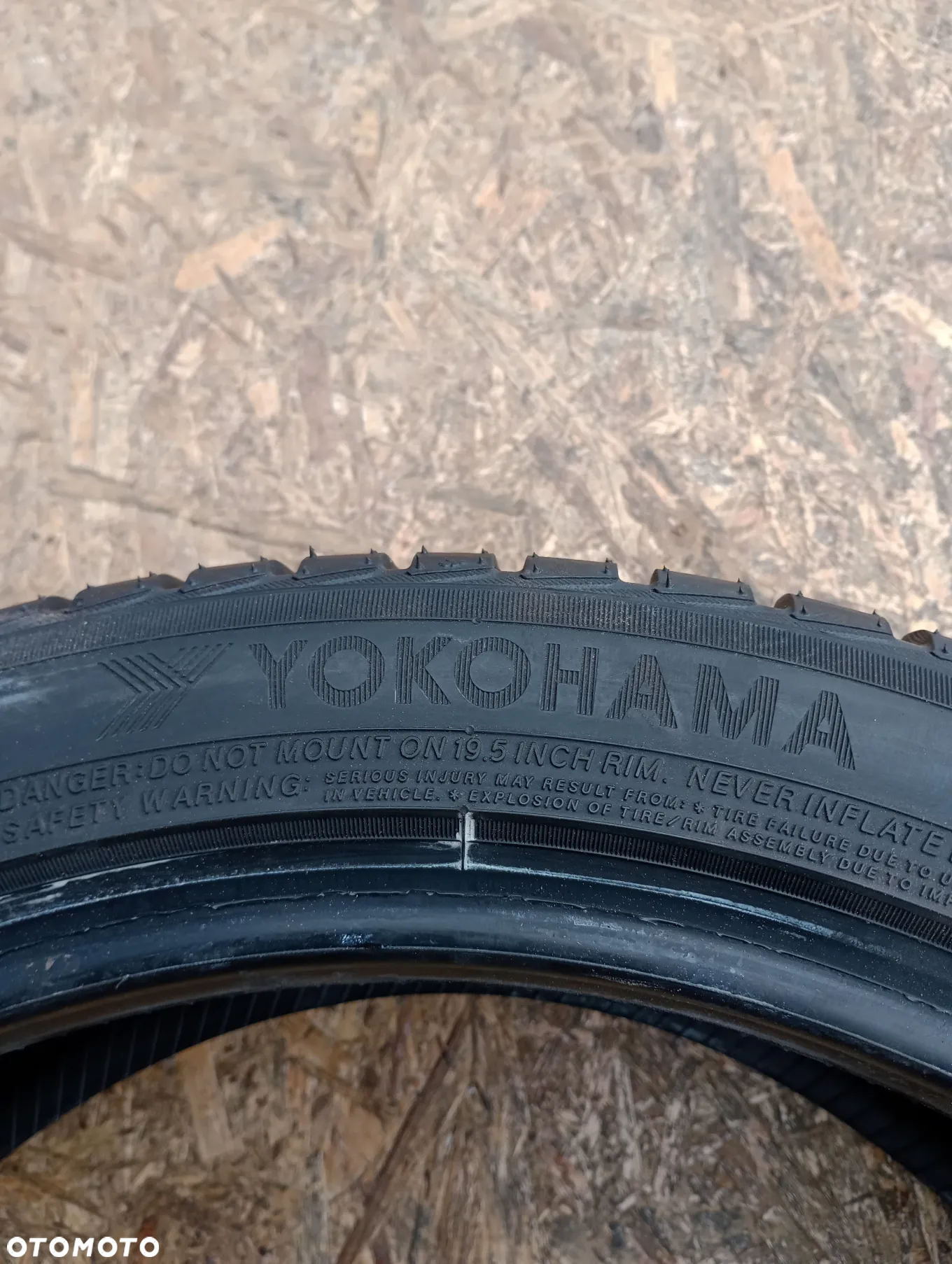 OPONY ZIMOWE 4x 225/45 R19 96V YOKOHAMA BLUEARTH WINTER V905 - 8