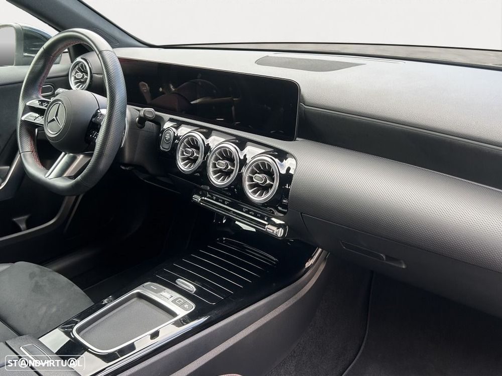 Mercedes-Benz A 250 — fotografia 12