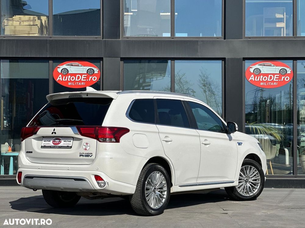 Mitsubishi Outlander - 4