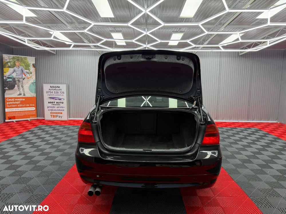 BMW Seria 3 320d Touring - 17