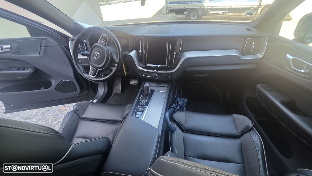 Volvo XC 60 2.0 T8 PHEV R-Design AWD - 7