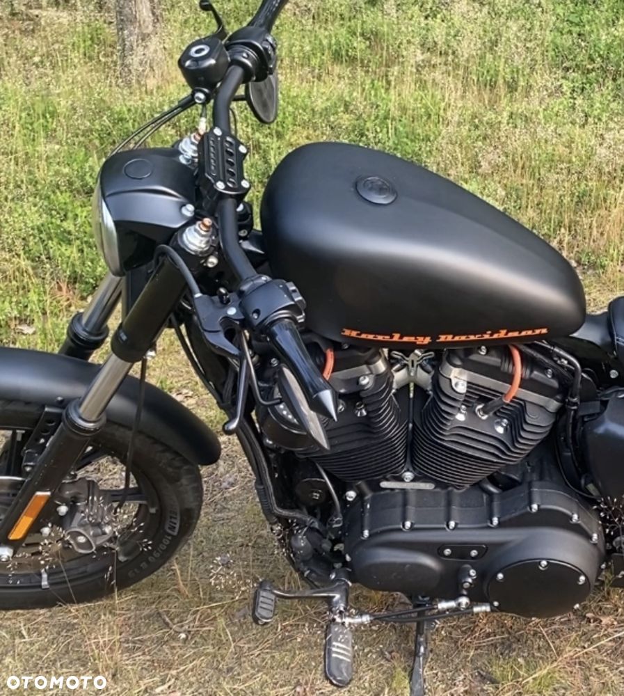 Harley-Davidson Sportster Iron 883 - 2