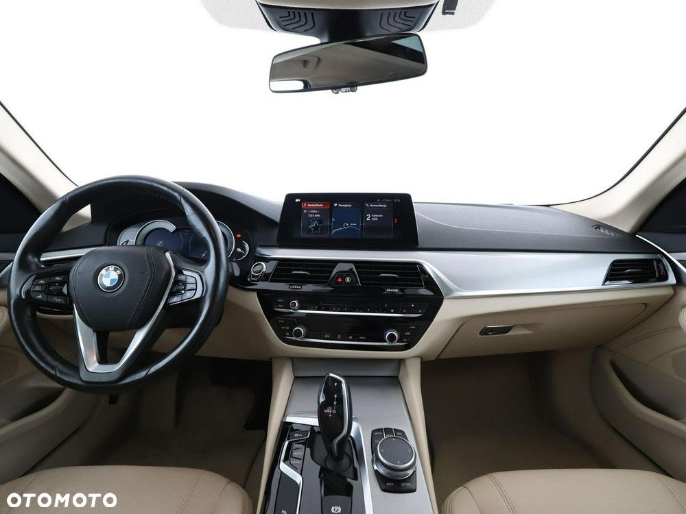 BMW Seria 5 520d xDrive - 16