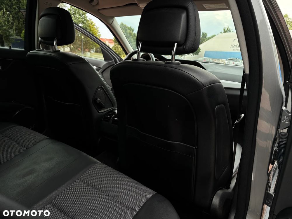 Mercedes-Benz Klasa C 180 CGI BlueEff Avantgarde - 19
