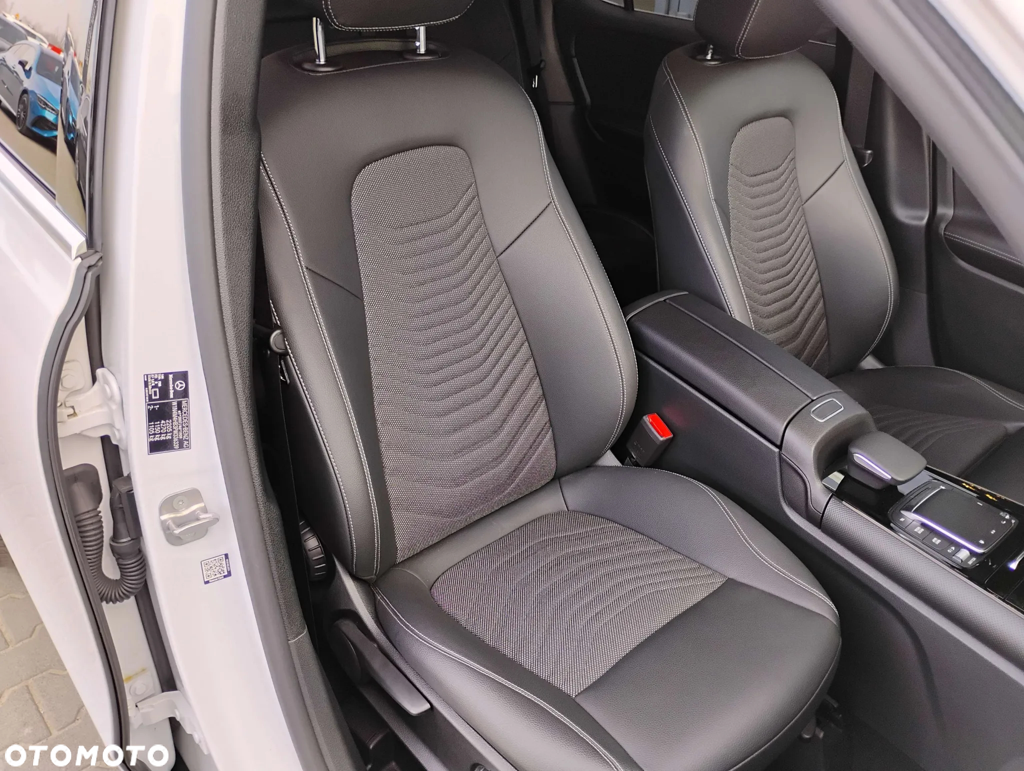 Mercedes-Benz GLB 250 4-Matic Style 8G-DCT - 17