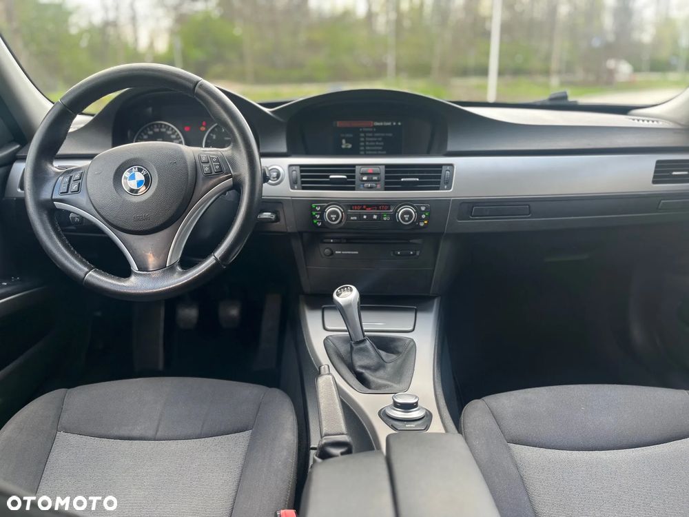 BMW Seria 3 318i - 15