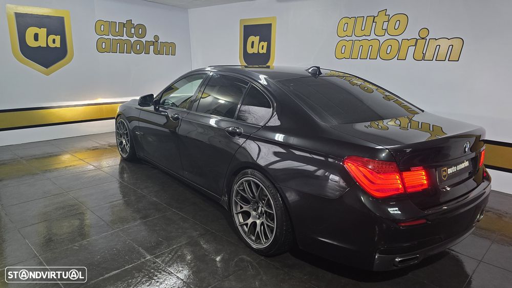 BMW 740 d Pack M - 8
