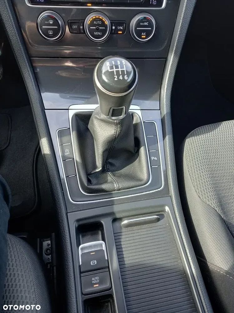 Volkswagen Golf 1.5 TSI BMT Comfortline - 19