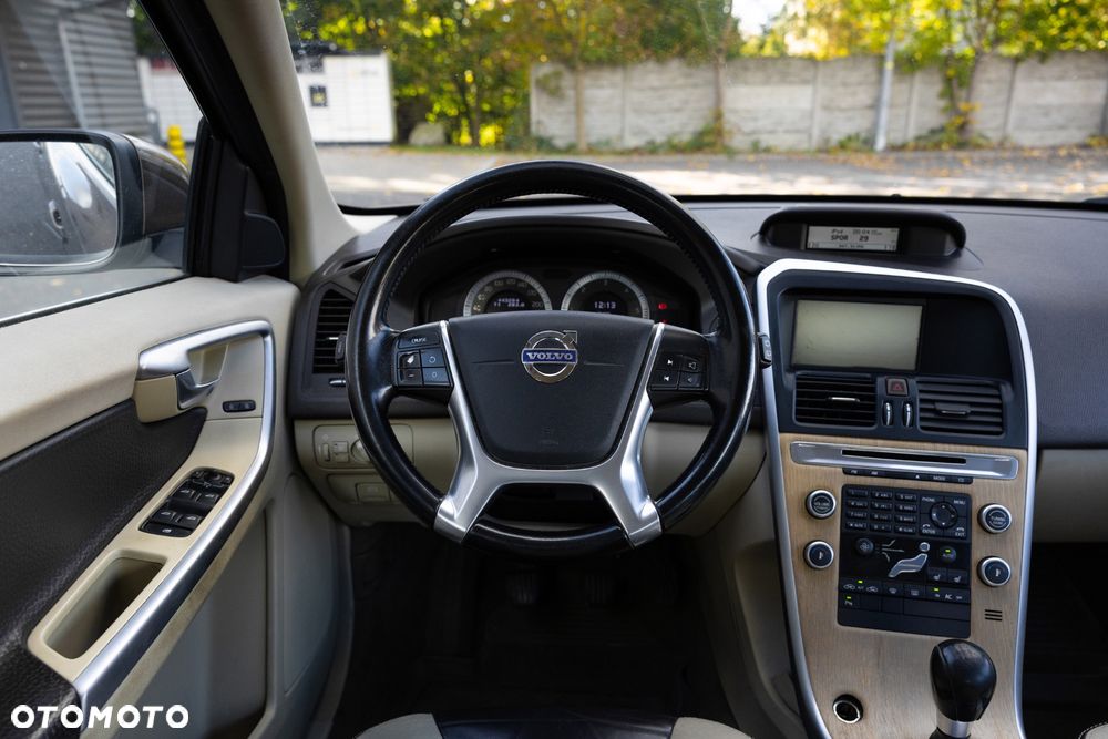 Volvo XC 60 2.4D DRIVe Momentum - 24