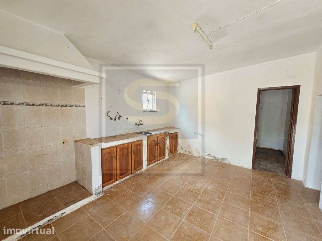 Moradia para Recuperar com Terreno de 1.600 m² na Ventosa, Cadaval - Grande imagem: 5/34