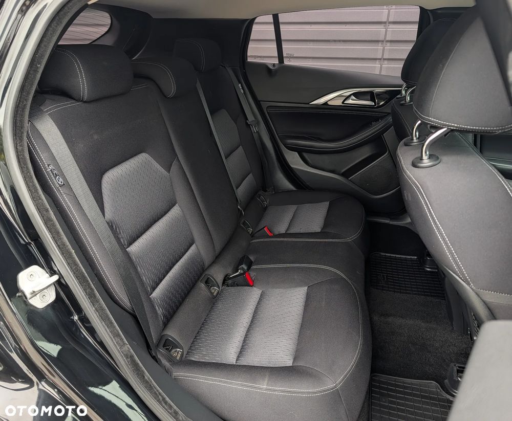 Infiniti Q30 1.6t Premium City Black - 22