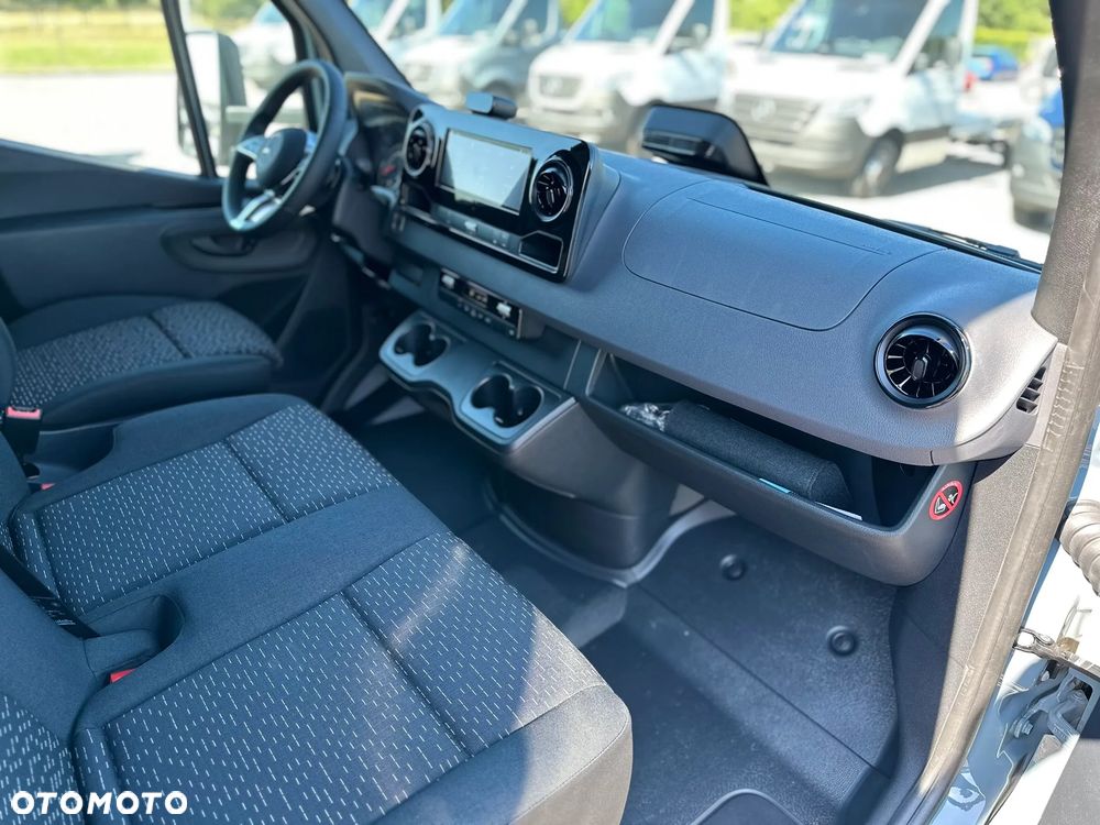 Mercedes-Benz Sprinter - 17