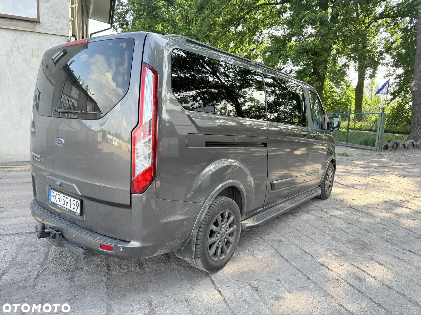Ford Tourneo Custom - 2