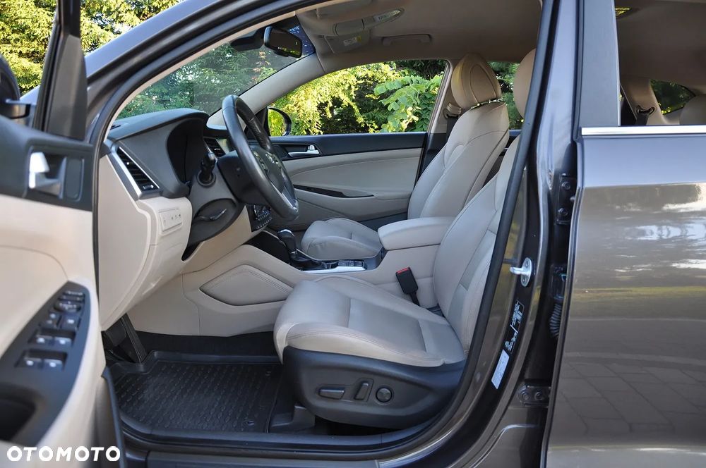 Hyundai Tucson blue 1.7 CRDi 2WD DCT Premium - 23