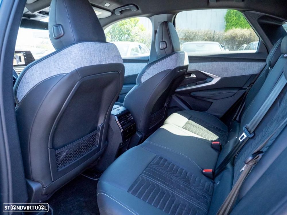 Peugeot e-3008 73 kWh GT — fotografia 24